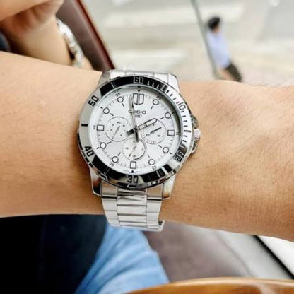 Casio MTP-VD300D-7EUDF close wrist shot stainless steel watch